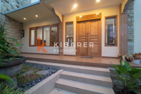 3 bedrooms Villa in Tibubeneng, Badung, Indonesia No. 12081 2