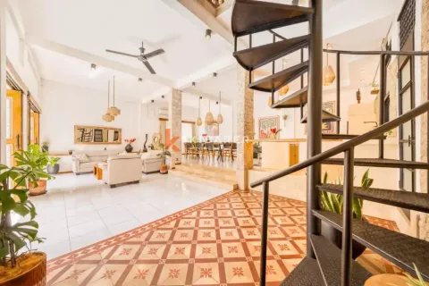 6 bedrooms Villa in Tibubeneng, Badung, Indonesia No. 12079 11