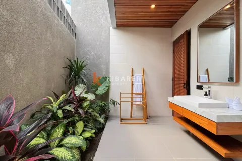 5 bedrooms Villa in Canggu, Badung, Indonesia No. 12077 13