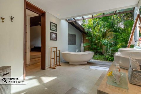 4 bedrooms Villa in Seminyak, Badung,  No. 338 5