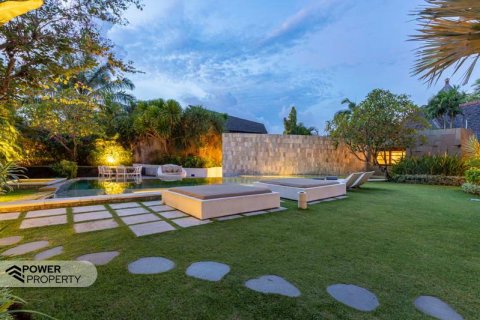 4 bedrooms Villa in Seminyak, Badung,  No. 338 25