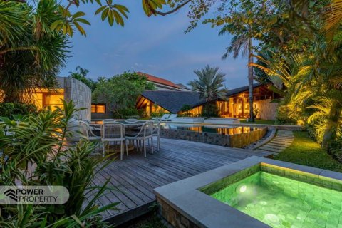 4 bedrooms Villa in Seminyak, Badung,  No. 338 29