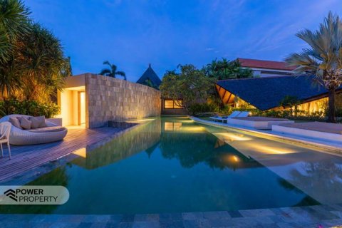 4 bedrooms Villa in Seminyak, Badung,  No. 338 24