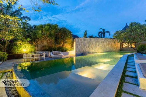 4 bedrooms Villa in Seminyak, Badung,  No. 338 23