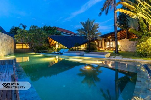4 bedrooms Villa in Seminyak, Badung,  No. 338 1