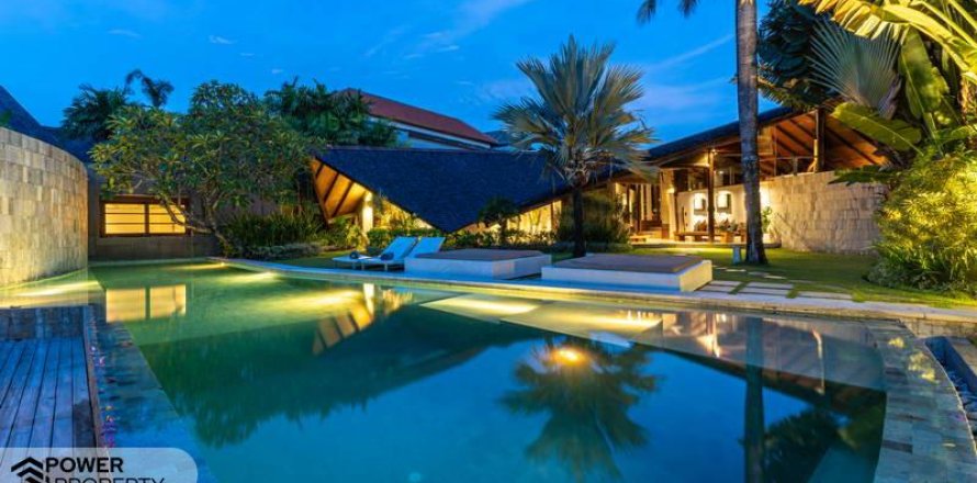 4 bedrooms Villa in Seminyak, Badung,  No. 338