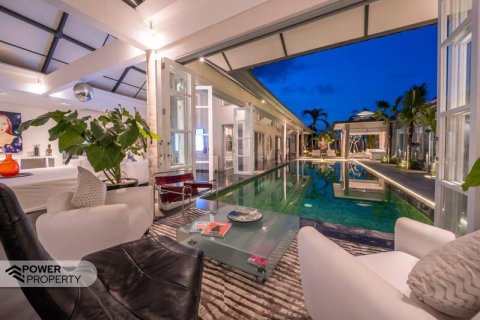 4 bedrooms Villa in South Denpasar, Denpasar,  No. 9122 1