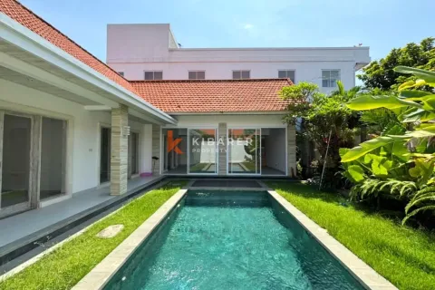 3 bedrooms Villa in Tibubeneng, Badung, Indonesia No. 12121 2