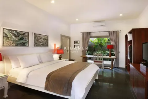 3 bedrooms Villa in Seminyak, Badung, Indonesia No. 12120 10
