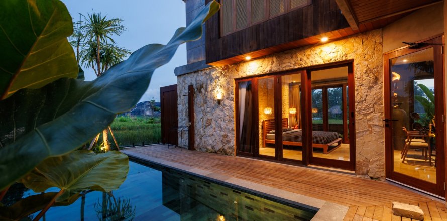 4 bedrooms Villa in Denpasar,  No. 9077