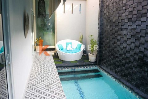 2 bedrooms Villa in Kerobokan, Badung, Indonesia No. 12930 2