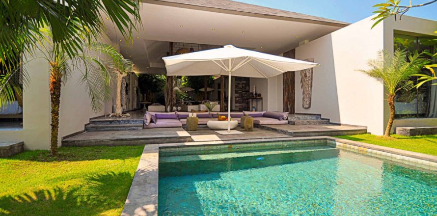 3 bedrooms Villa in Tibubeneng, Badung, Indonesia No. 10593
