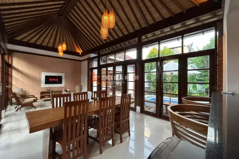 3 bedrooms Villa in Tibubeneng, Badung, Indonesia No. 11725 10