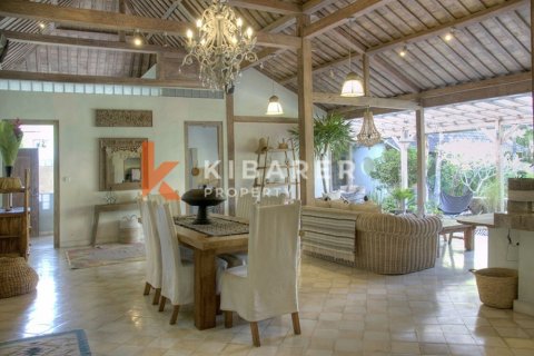 5 bedrooms Villa in Kerobokan, Badung, Indonesia No. 12582 4