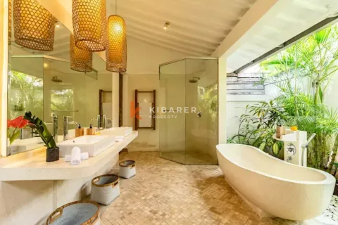 4 bedrooms Villa in Seminyak, Badung, Indonesia No. 11984 8