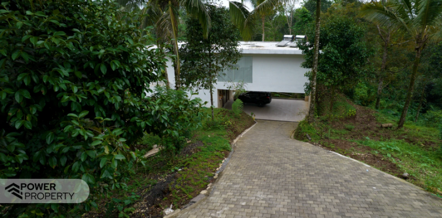 9 bedrooms Villa in Tabanan,  No. 9327