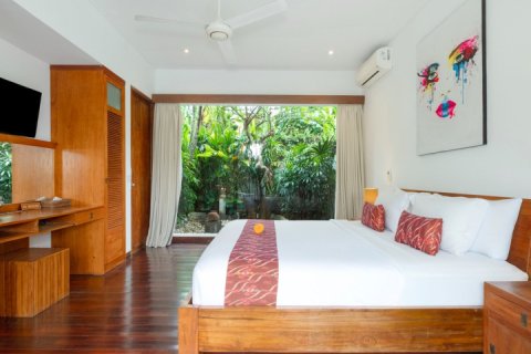 5 bedrooms Villa in Seminyak, Badung,  No. 9320 21