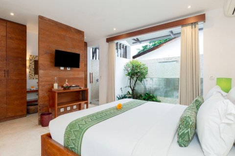 5 bedrooms Villa in Seminyak, Badung,  No. 9320 28