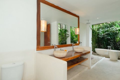 5 bedrooms Villa in Seminyak, Badung,  No. 9320 23