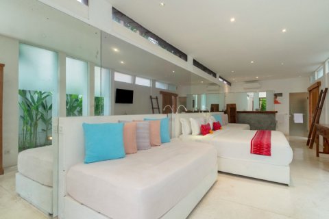 5 bedrooms Villa in Seminyak, Badung,  No. 9320 25
