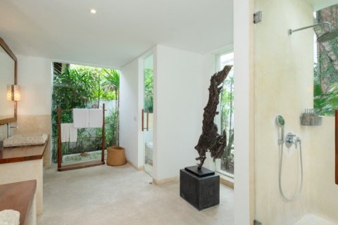 5 bedrooms Villa in Seminyak, Badung,  No. 9320 15