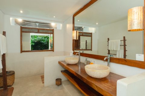 5 bedrooms Villa in Seminyak, Badung,  No. 9320 22