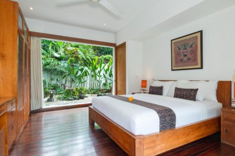 5 bedrooms Villa in Seminyak, Badung,  No. 9320 17