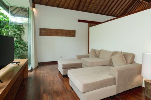 5 bedrooms Villa in Seminyak, Badung,  No. 9320 13
