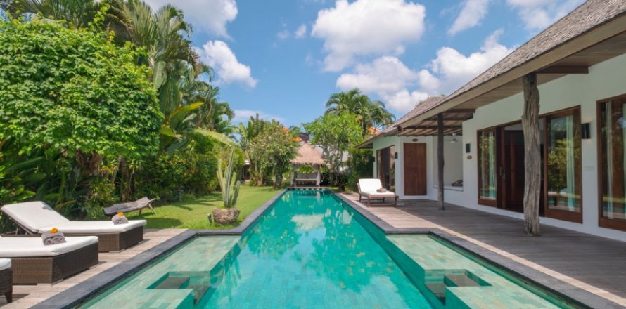 5 bedrooms Villa in Seminyak, Badung,  No. 9320