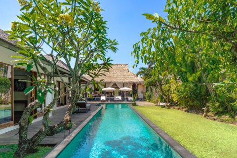 5 bedrooms Villa in Seminyak, Badung,  No. 9320 2