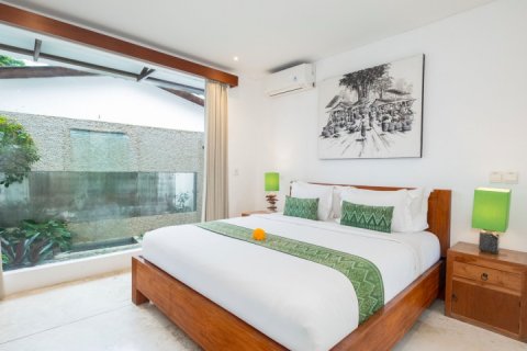 5 bedrooms Villa in Seminyak, Badung,  No. 9320 27