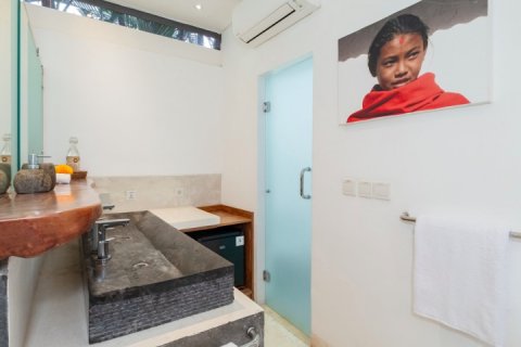 5 bedrooms Villa in Seminyak, Badung,  No. 9320 26