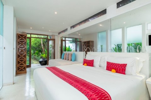 5 bedrooms Villa in Seminyak, Badung,  No. 9320 24