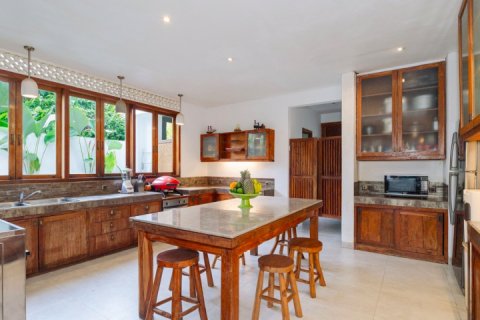 5 bedrooms Villa in Seminyak, Badung,  No. 9320 7