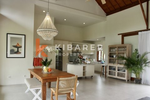 5 bedrooms Villa in Tibubeneng, Badung, Indonesia No. 12191 11