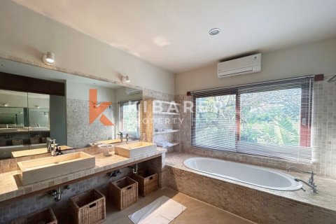 5 bedrooms Villa in Tibubeneng, Badung, Indonesia No. 12191 28