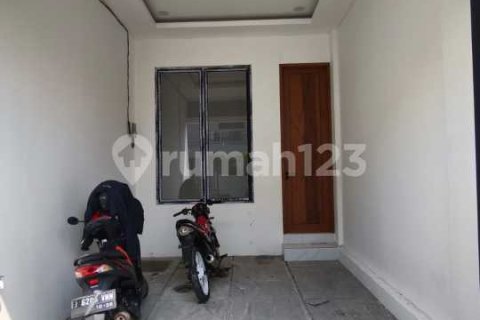 3 bedrooms House in Cengkareng, Jakarta, Indonesia No. 13427 3