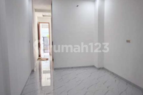 3 bedrooms House in Cengkareng, Jakarta, Indonesia No. 13427 12