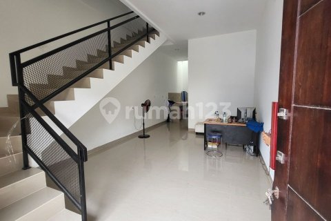 3 bedrooms House in Jakarta, Indonesia No. 13428 3