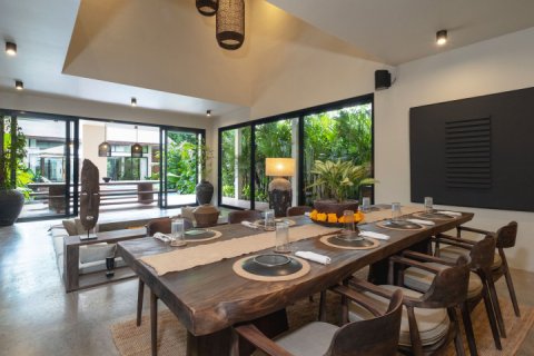 5 bedrooms Villa in South Kuta, Badung, Indonesia No. 8832 4