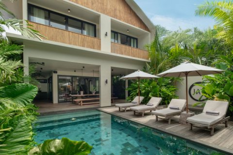 5 bedrooms Villa in South Kuta, Badung, Indonesia No. 8832 1