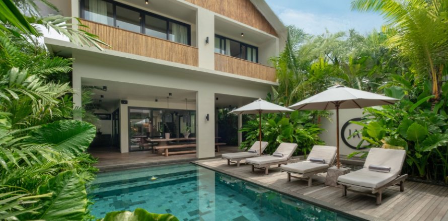 5 bedrooms Villa in South Kuta, Badung, Indonesia No. 8832