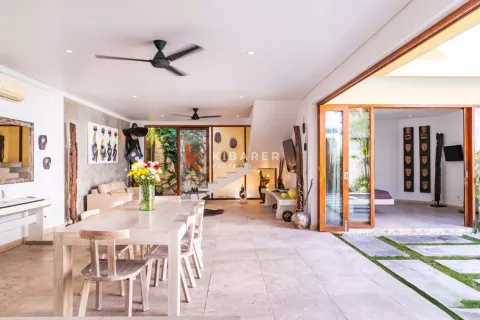 3 bedrooms Villa in Tibubeneng, Badung, Indonesia No. 12233 2