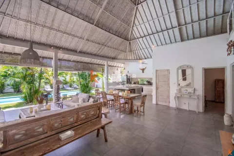 3 bedrooms Villa in Kerobokan, Badung, Indonesia No. 12231 8