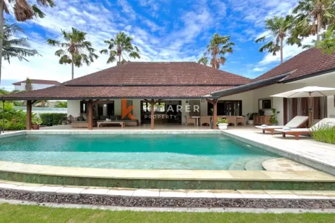 3 bedrooms Villa in Tibubeneng, Badung, Indonesia No. 12111