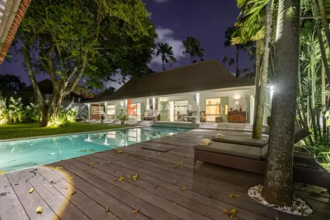 4 bedrooms Villa in Badung, Indonesia No. 13219 5