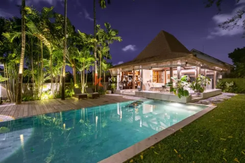 4 bedrooms Villa in Badung, Indonesia No. 13219 1