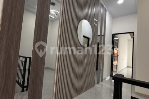 4 bedrooms House in Jakarta,  No. 9370 7