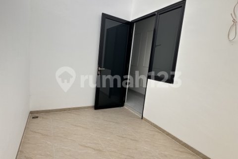 4 bedrooms House in Jakarta,  No. 9370 15