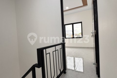 4 bedrooms House in Jakarta,  No. 9370 12